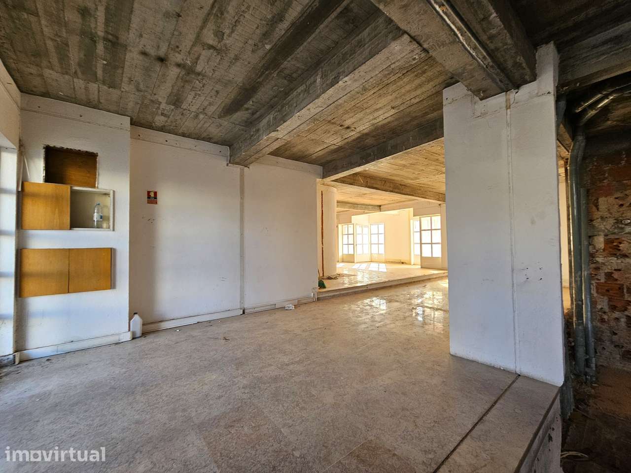 Loja, 875 m², Algés, Linda-a-Velha e Cruz Quebrada-Dafundo - Grande imagem: 5/12