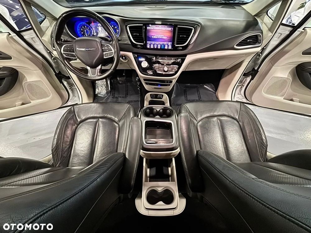 Chrysler Pacifica - 27