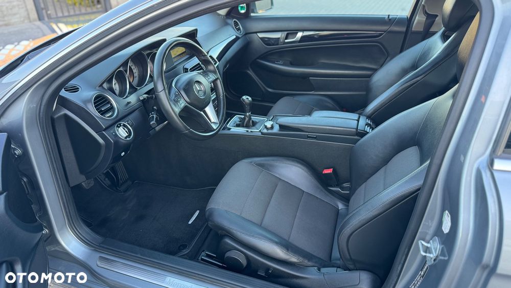 Mercedes-Benz Klasa C 180 BlueEFFICIENCY - 29