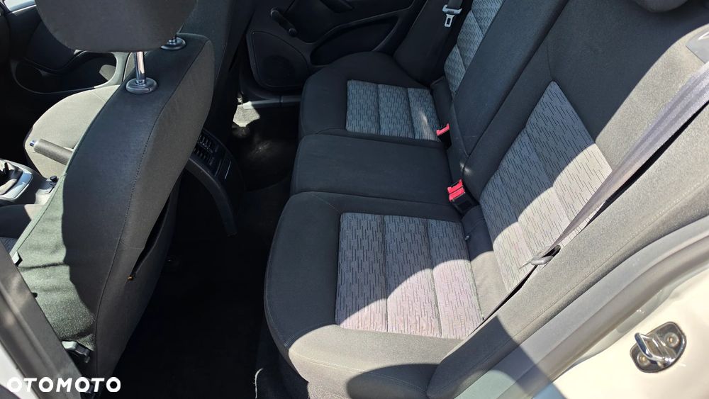 Skoda Octavia 1.6 Combi Ambiente - 12