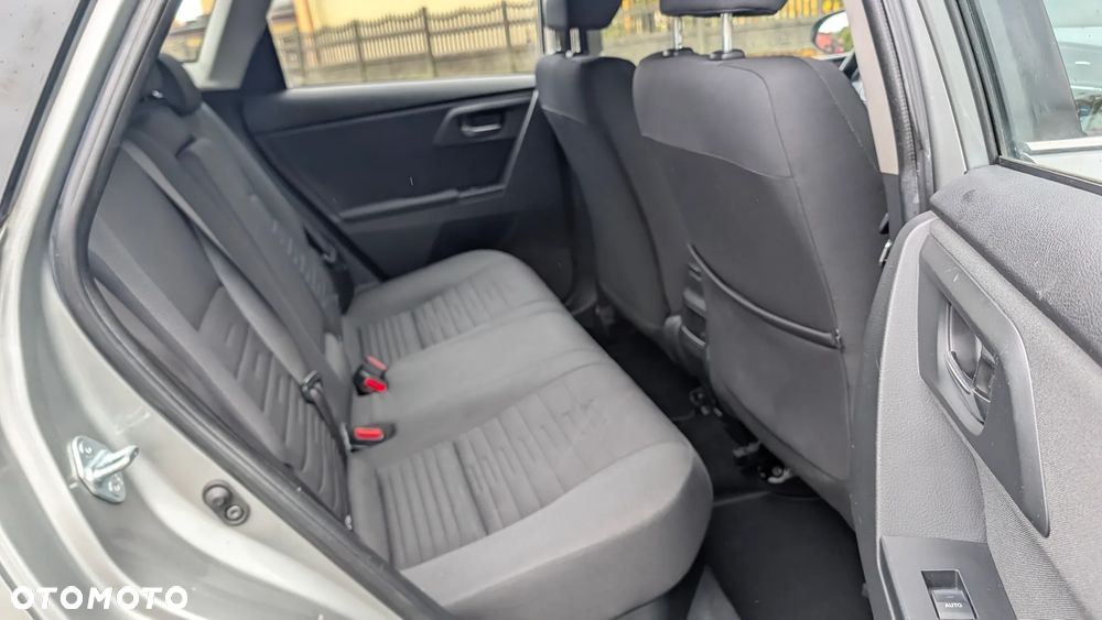 Toyota Auris 1.8 HSD Luna - 11