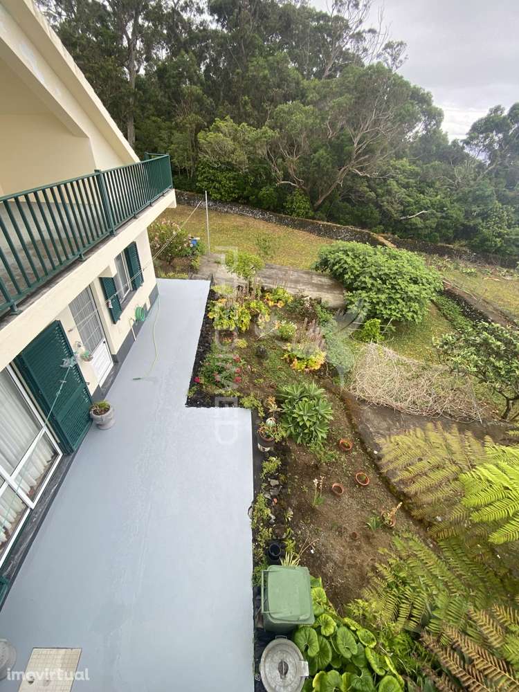 Moradia T3 de Dois Pisos com Jardim Paisagístico Urzelina, Ilha de... - Grande imagem: 4/37