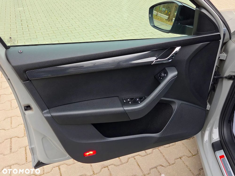 Skoda Octavia 2.0 TDI DSG RS - 24