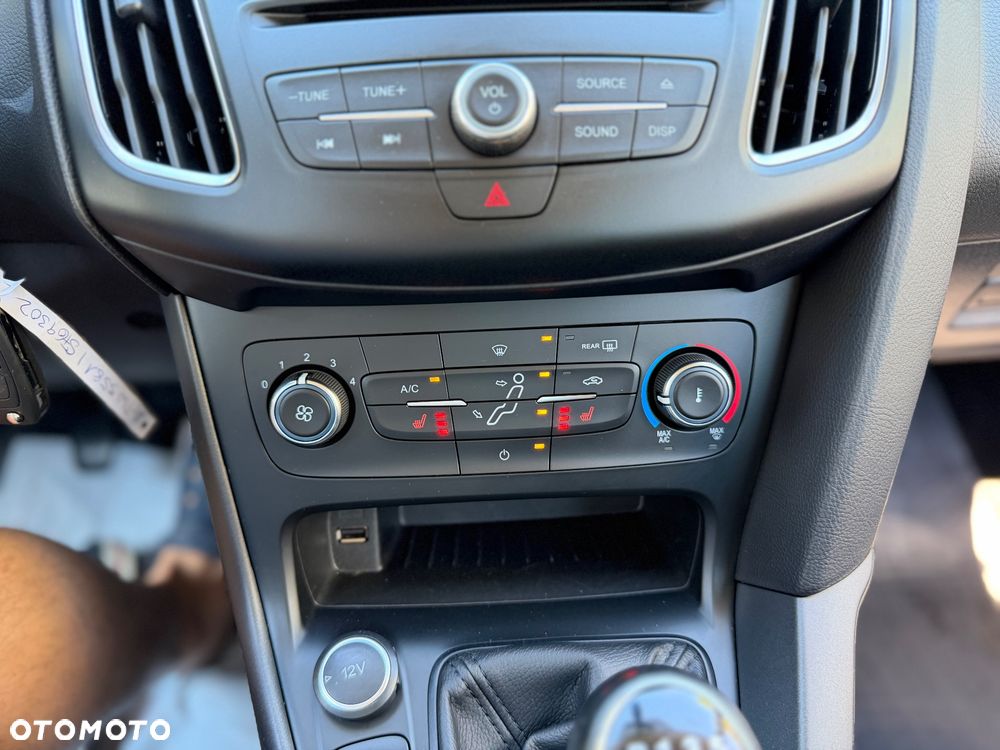 Ford Focus 1.0 EcoBoost Edition - 27