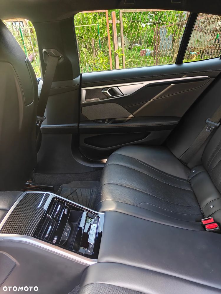 BMW Seria 8 - 23