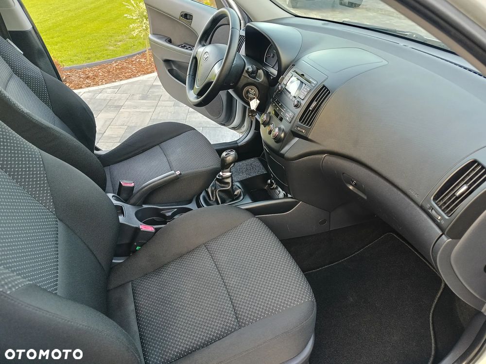 Hyundai i30 1.6 CRDi FIFA WM Edition - 13
