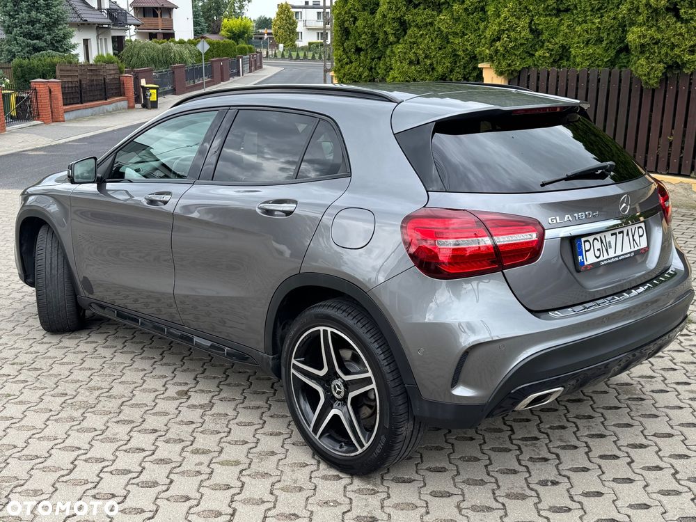 Mercedes-Benz GLA - 8