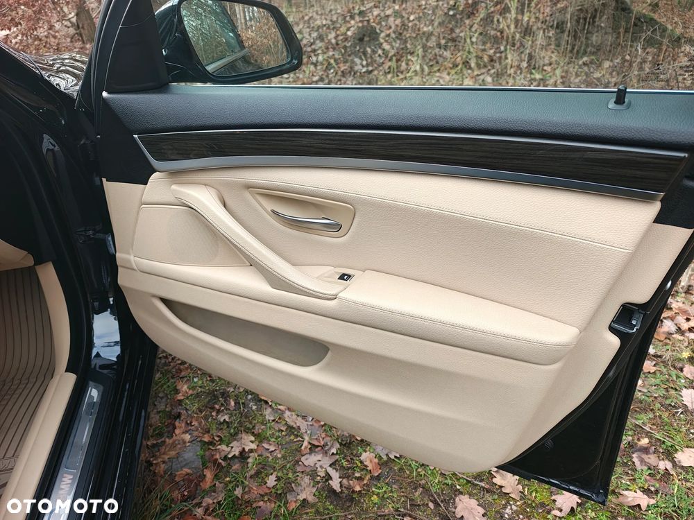 BMW Seria 5 520d xDrive - 13