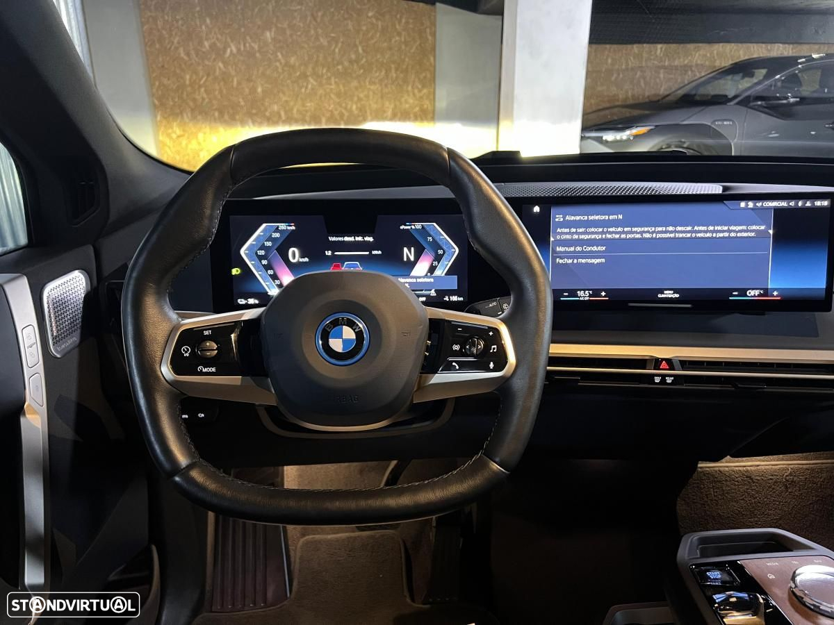 BMW iX M60 - 33