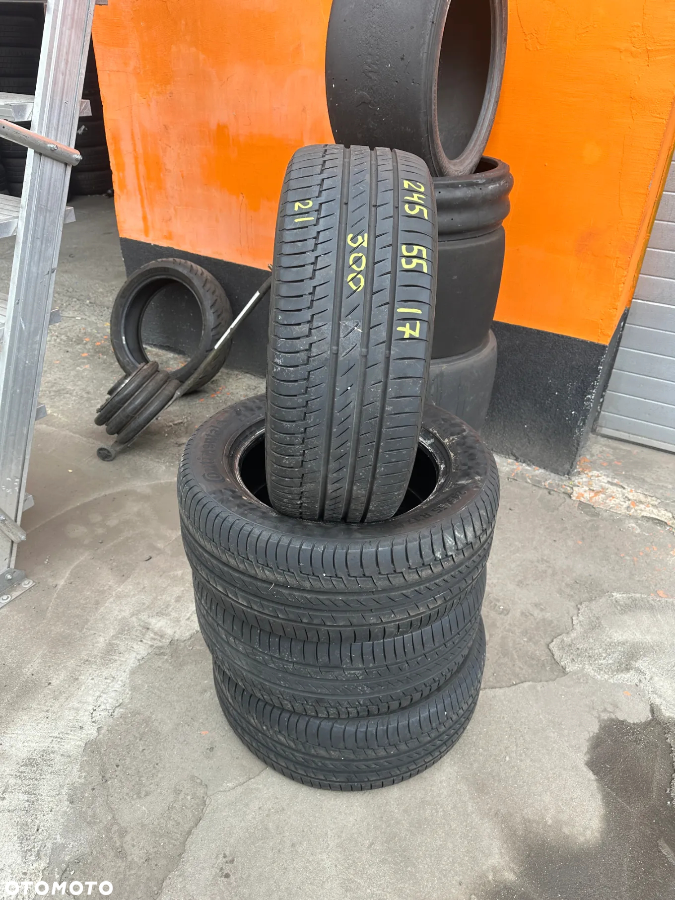 245/55x17 Continental MO-V - 2