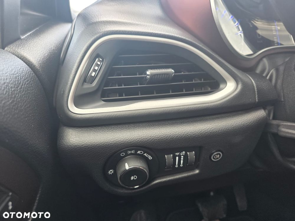 Chrysler Pacifica - 16