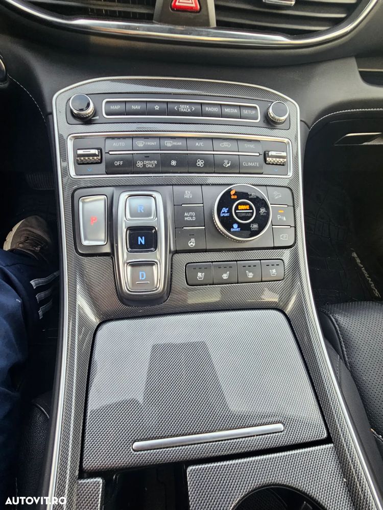 Hyundai Santa Fe Plug-in Hybrid 1.6 l 265 CP 4WD 6AT Luxury - 16