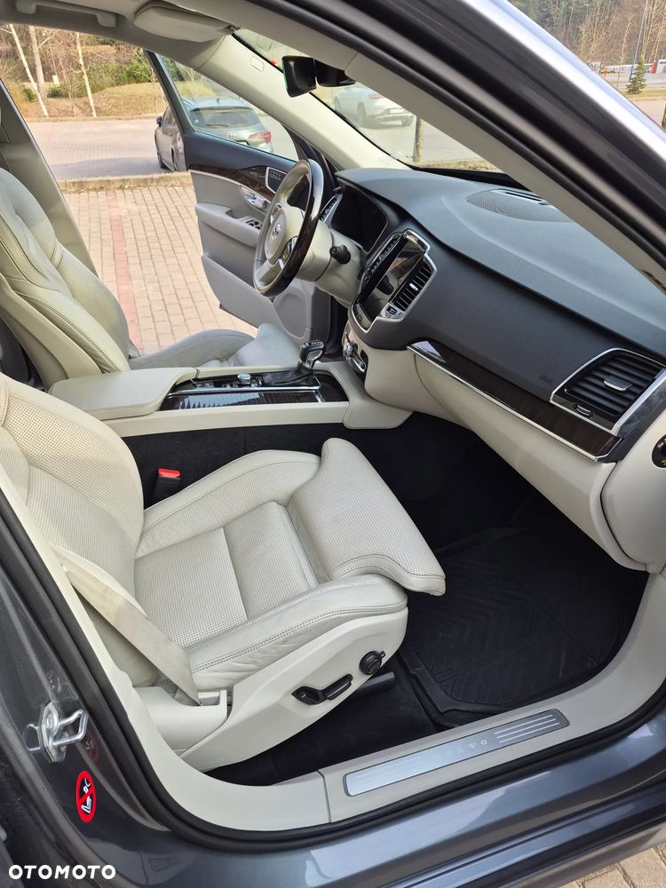Volvo XC 90 - 8