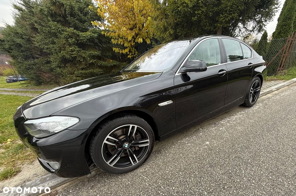 BMW Seria 5 525d xDrive - 11