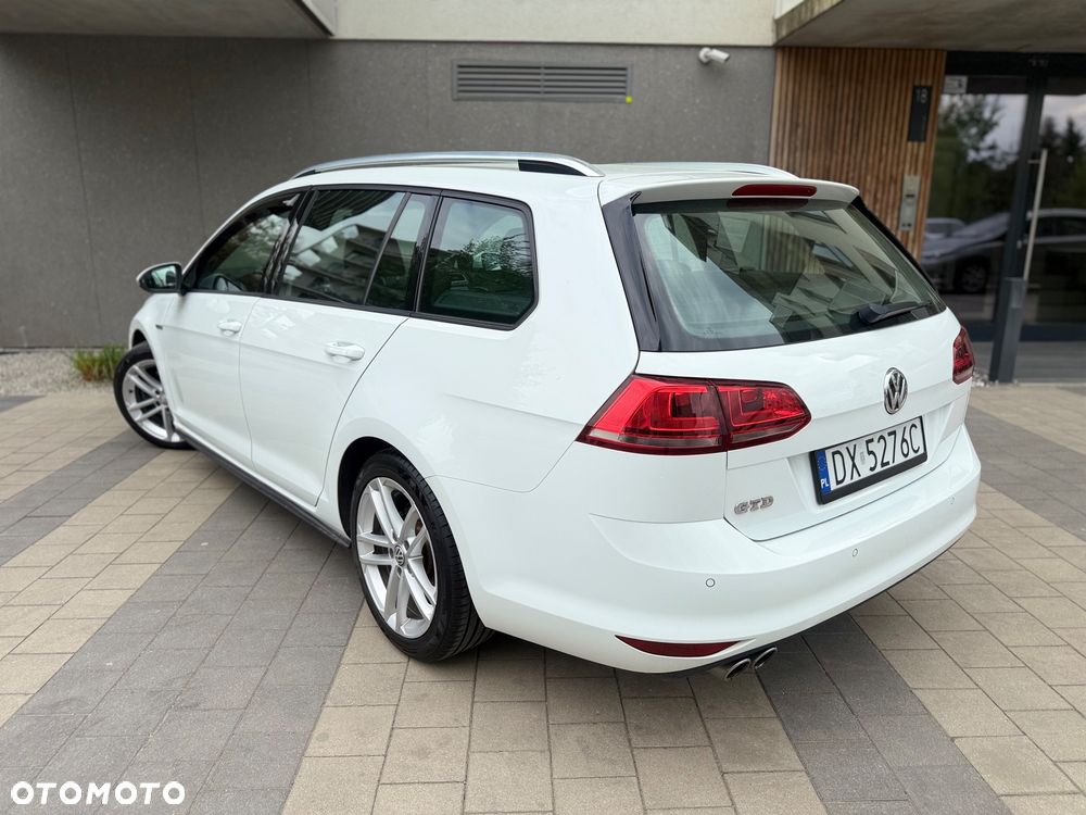 Volkswagen Golf - 24