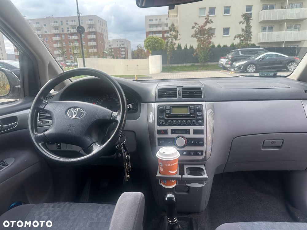 Toyota Avensis Verso 2.0 D-4D - 18