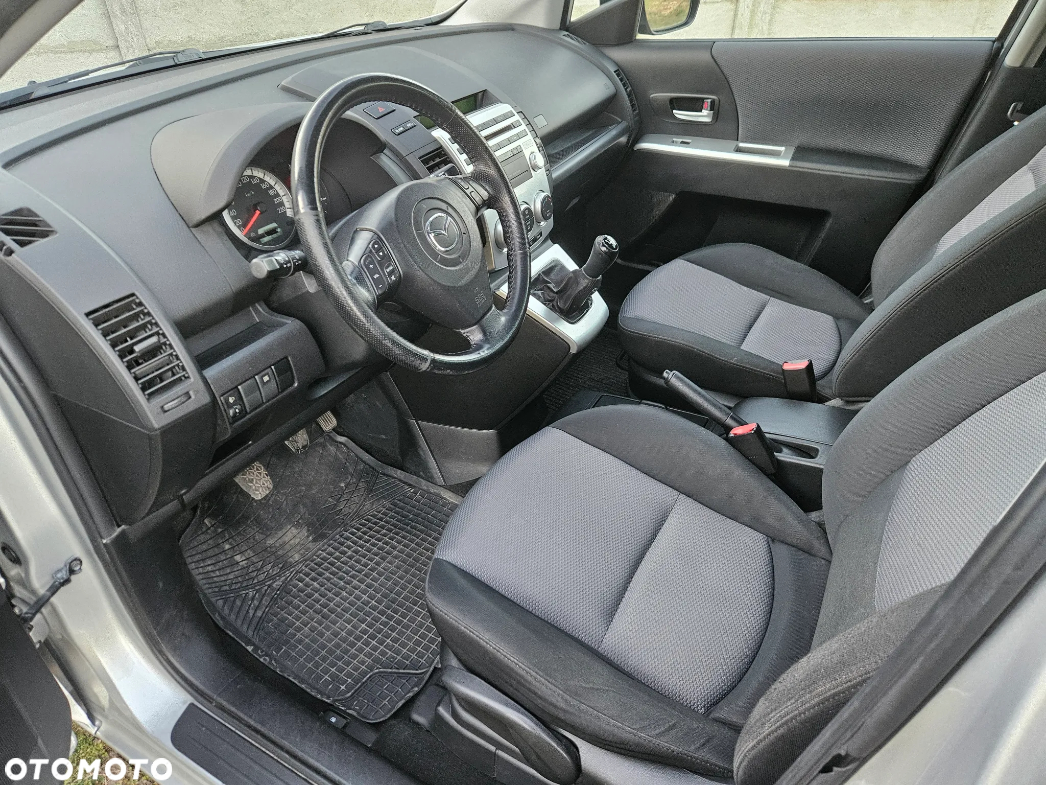Mazda 5 - 10