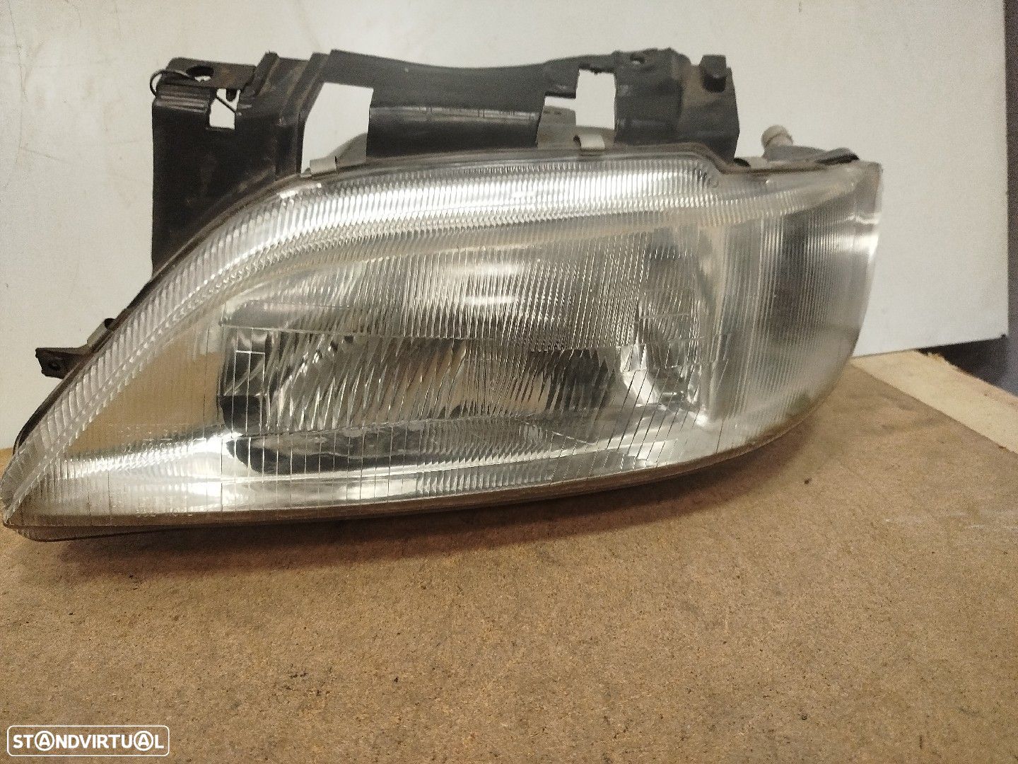 Farol/ Otica Dianteiro Esq Citroën Xsara (N1) - 1