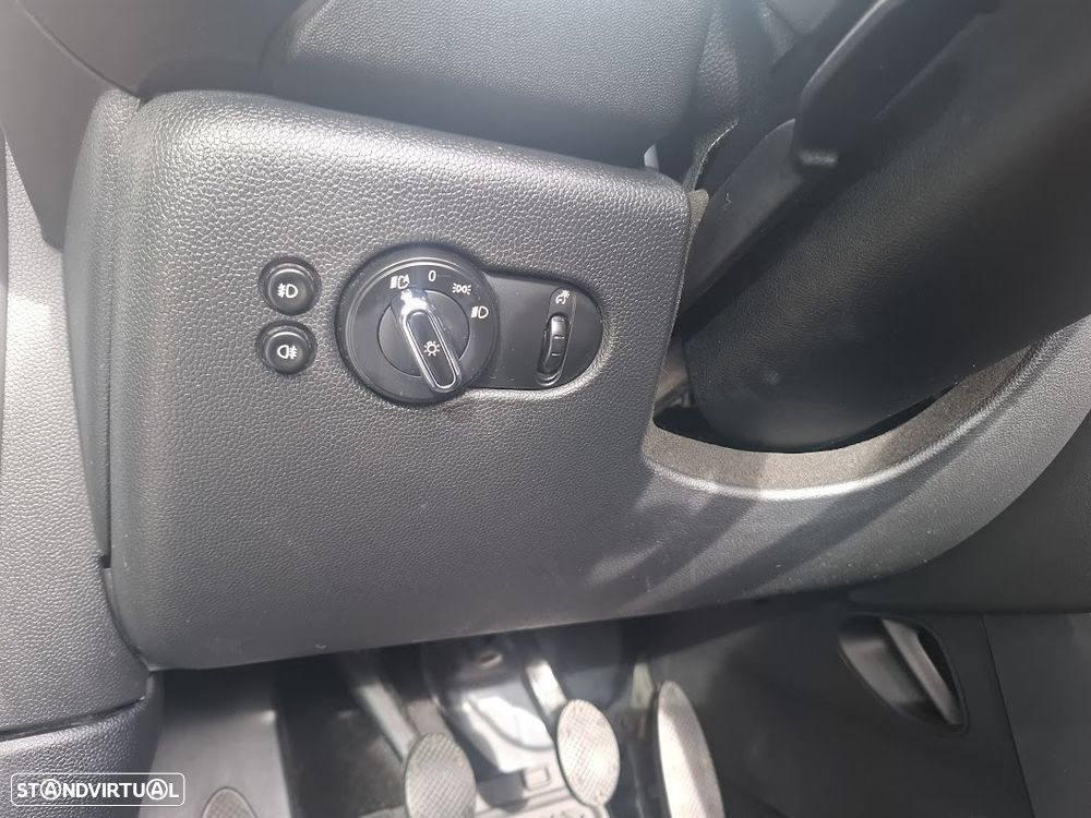 MINI Cabrio Cooper Essential - 38