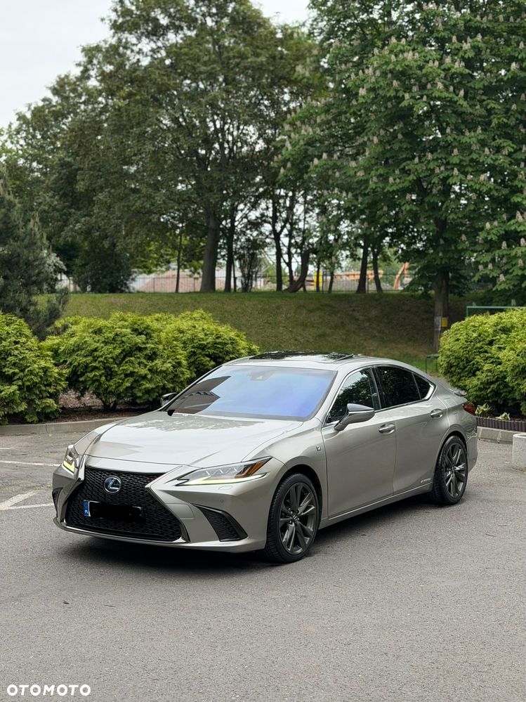 Lexus ES 300h F Sport - 1