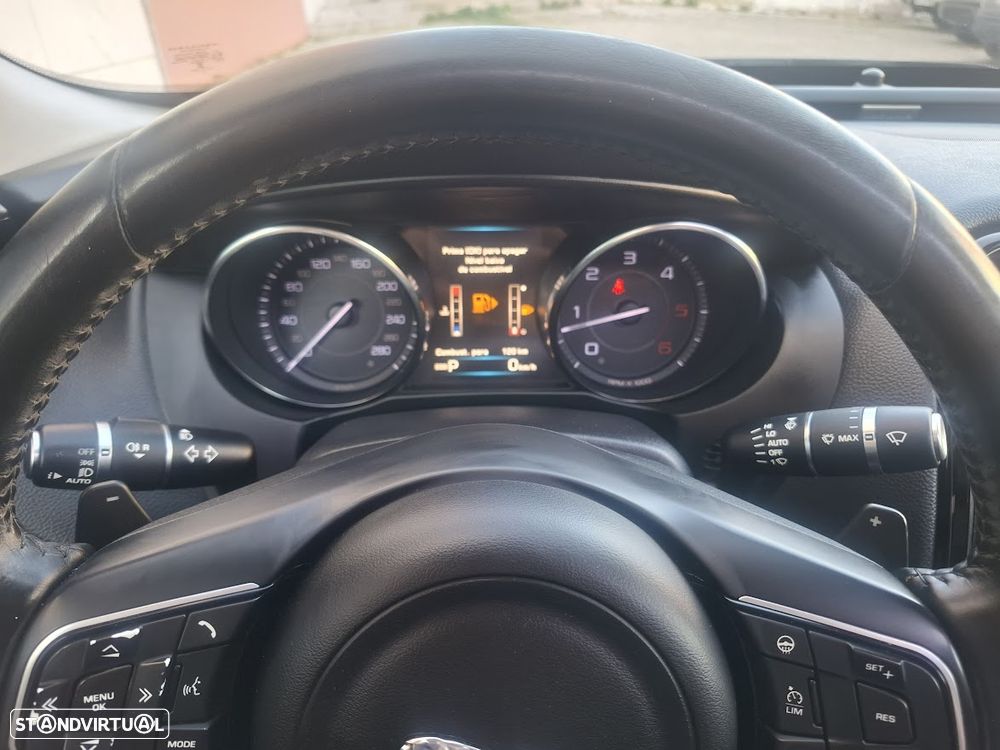 Jaguar XE 2.0 D Prestige Aut. - 24