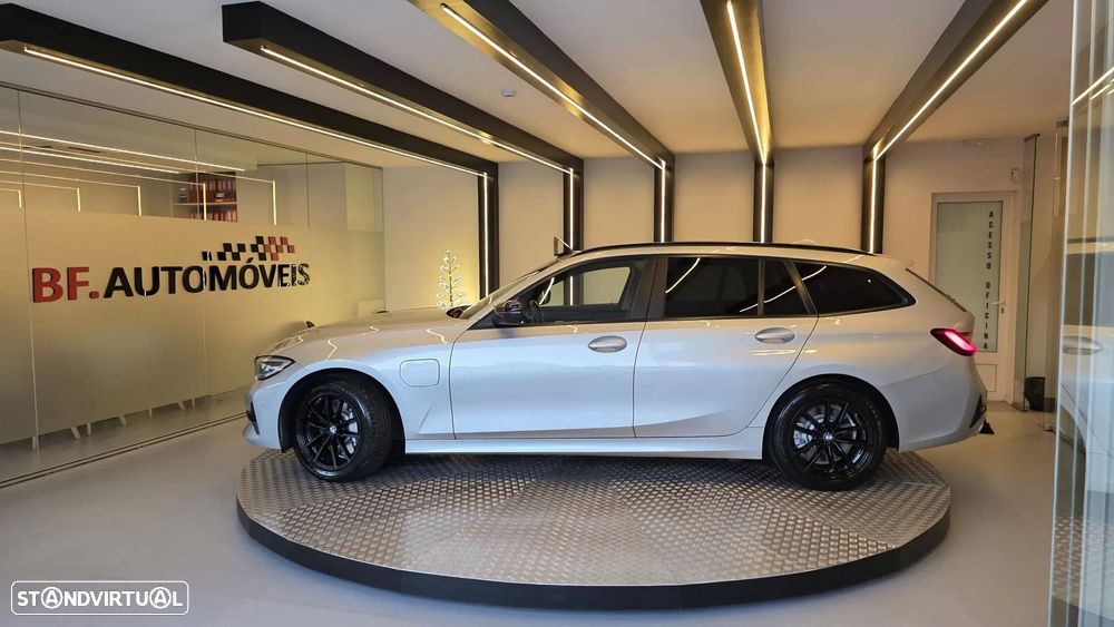 BMW 330 e Touring Corporate Edition Auto - 14
