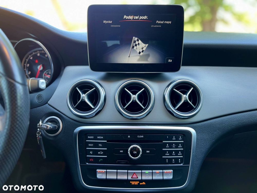 Mercedes-Benz GLA 180 7G-DCT Style - 19