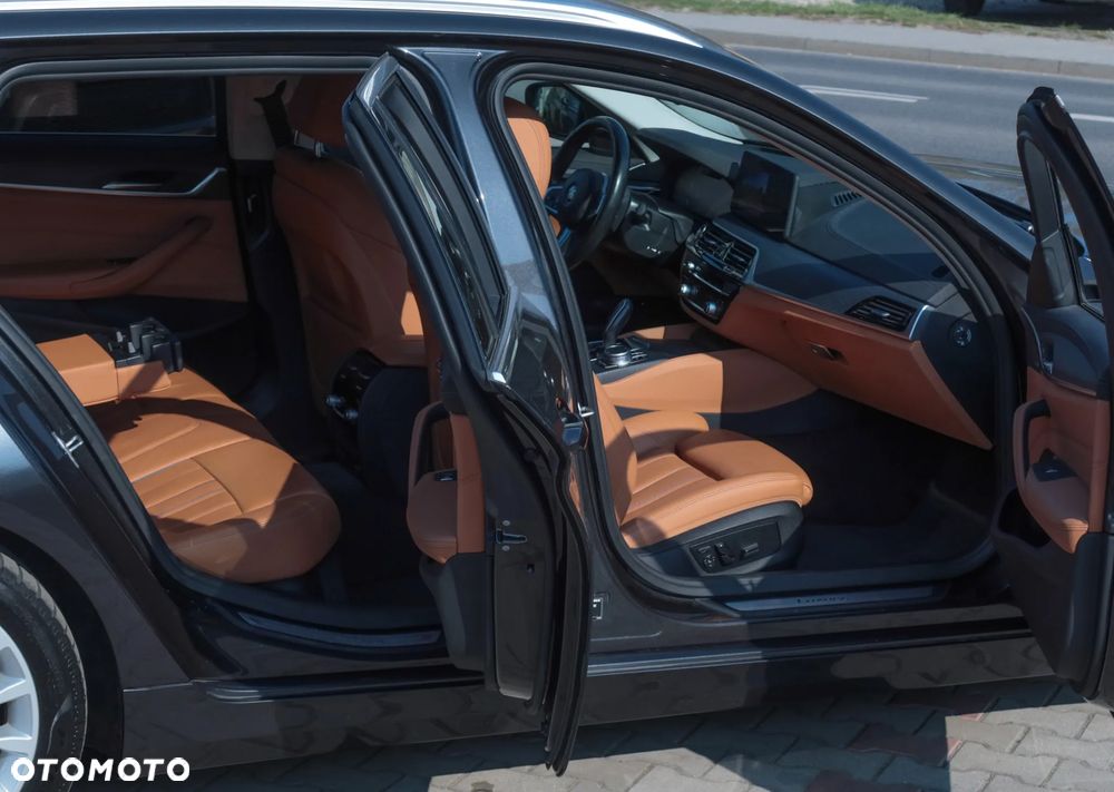 BMW Seria 5 530e xDrive Luxury Line - 24