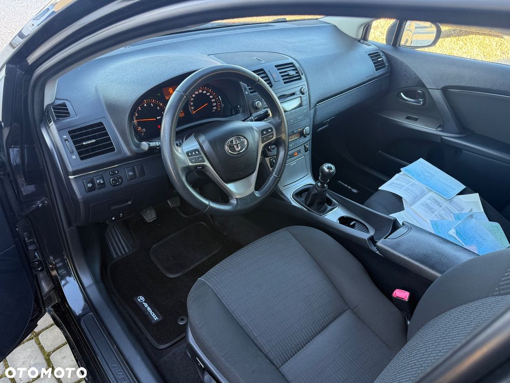 Toyota Avensis - 15