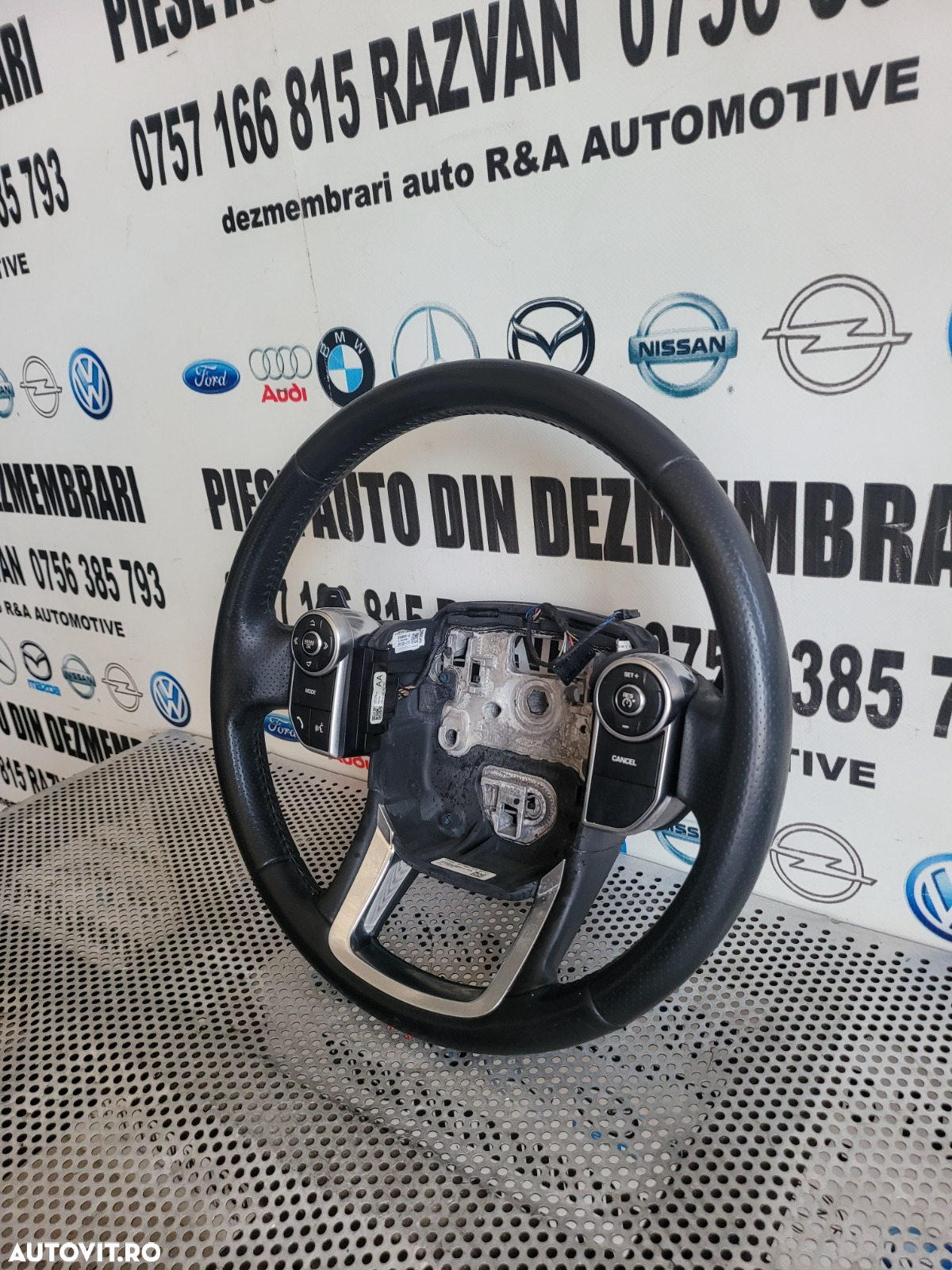 Volan Din Piele Cu Padele Si Comenzi Land Rover Range Rover Sport L494 Discovery Vogue An 2014-2015 - 3
