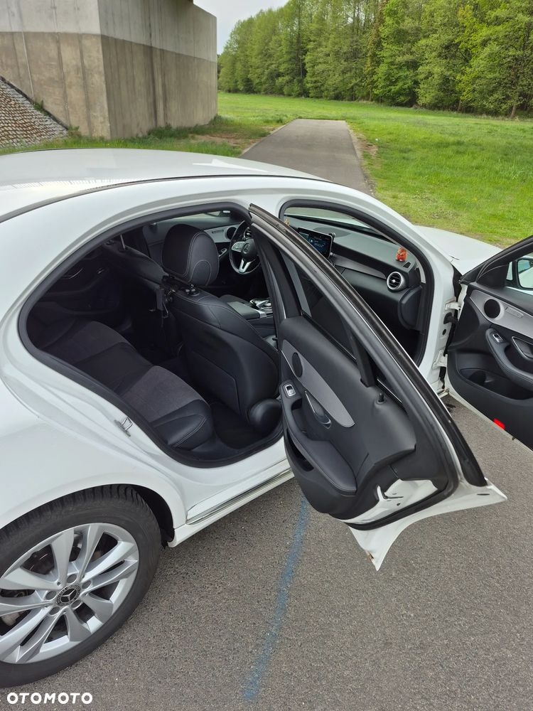Mercedes-Benz Klasa C 220 d 4MATIC 9G-TRONIC - 20