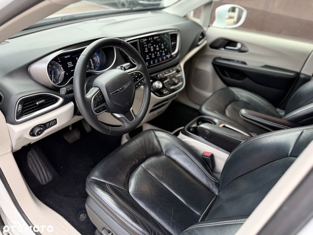 Chrysler Pacifica - 21