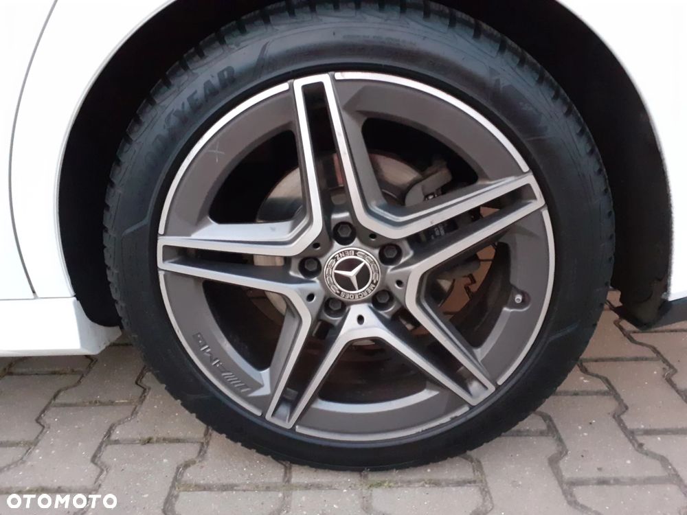 Mercedes-Benz CLA 200 7G-DCT - 17