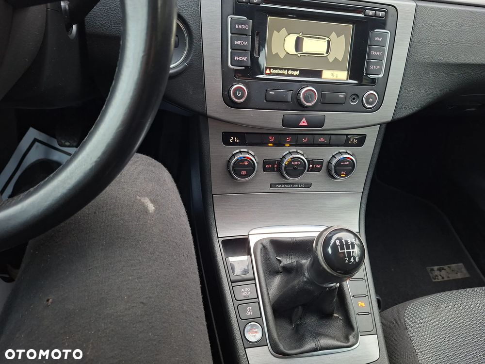 Volkswagen Passat 2.0 TDI Comfortline - 10
