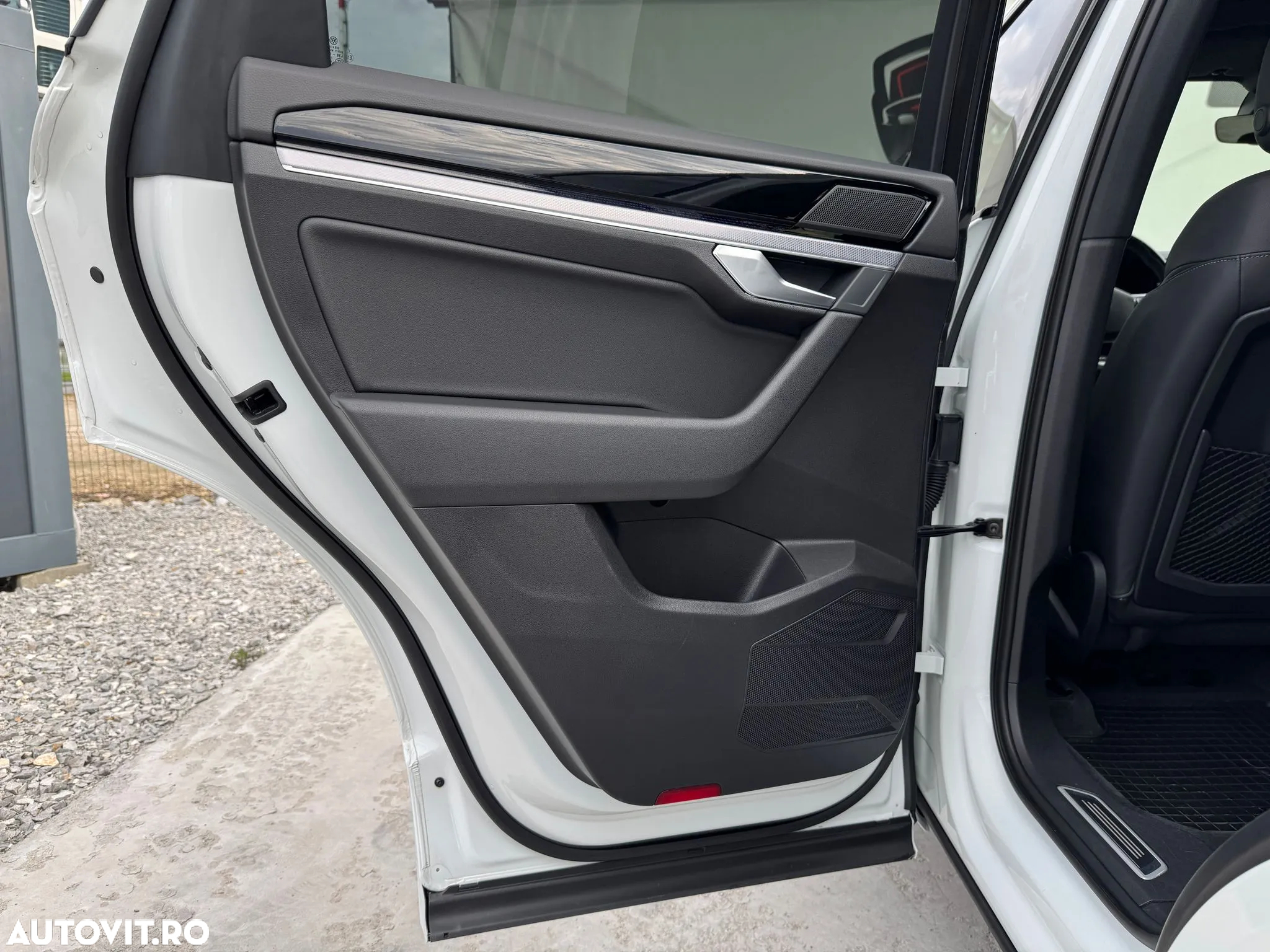 Volkswagen Touareg 3.0 V6 TDI 4Motion DPF Automatik R-Line - 21