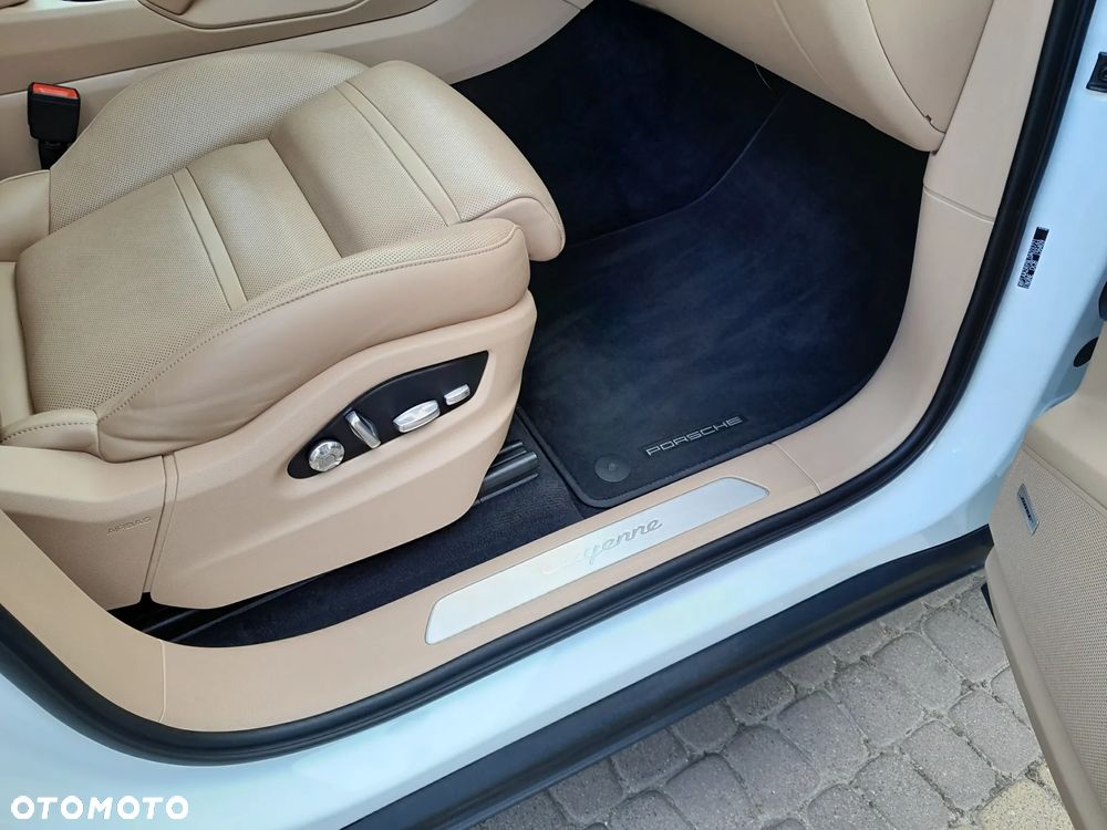 Porsche Cayenne - 18