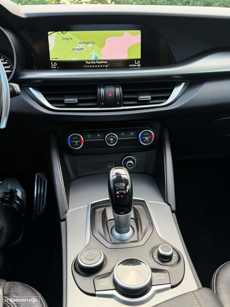 Alfa Romeo Stelvio - 17