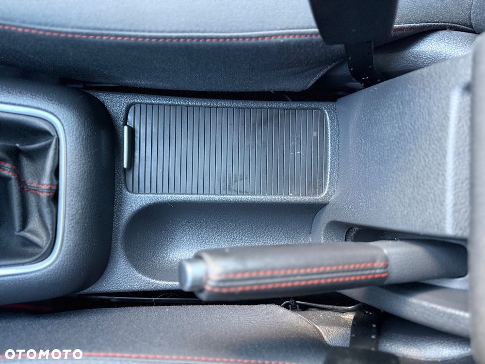 Volkswagen Golf Plus 1.9 TDI Goal - 35