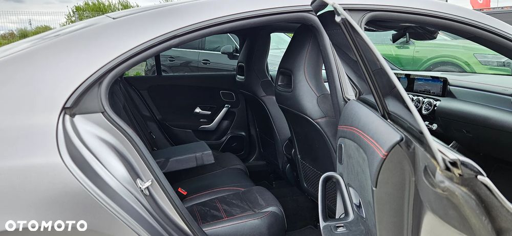 Mercedes-Benz CLA 250 AMG Line 7G-DCT - 14
