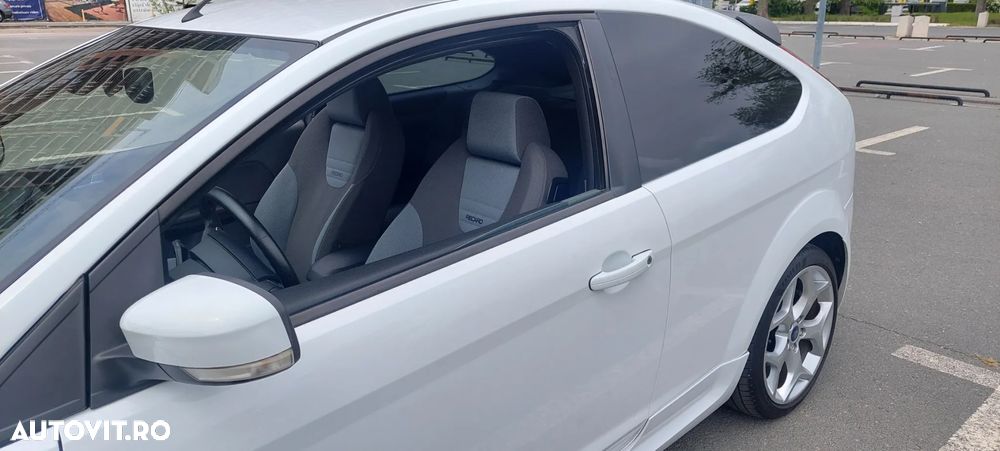 Ford Focus 2.5 ST Rally - 13