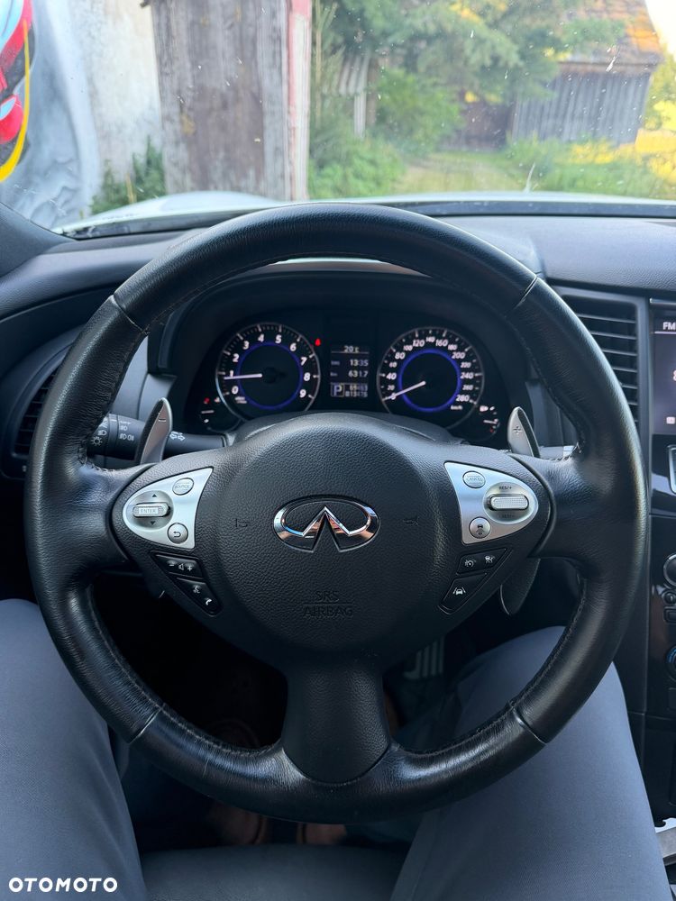 Infiniti Q70 - 7