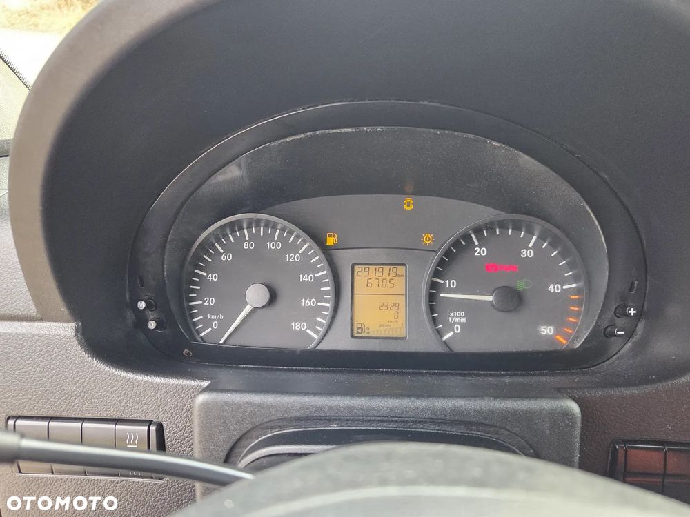 Mercedes-Benz Sprinter - 25