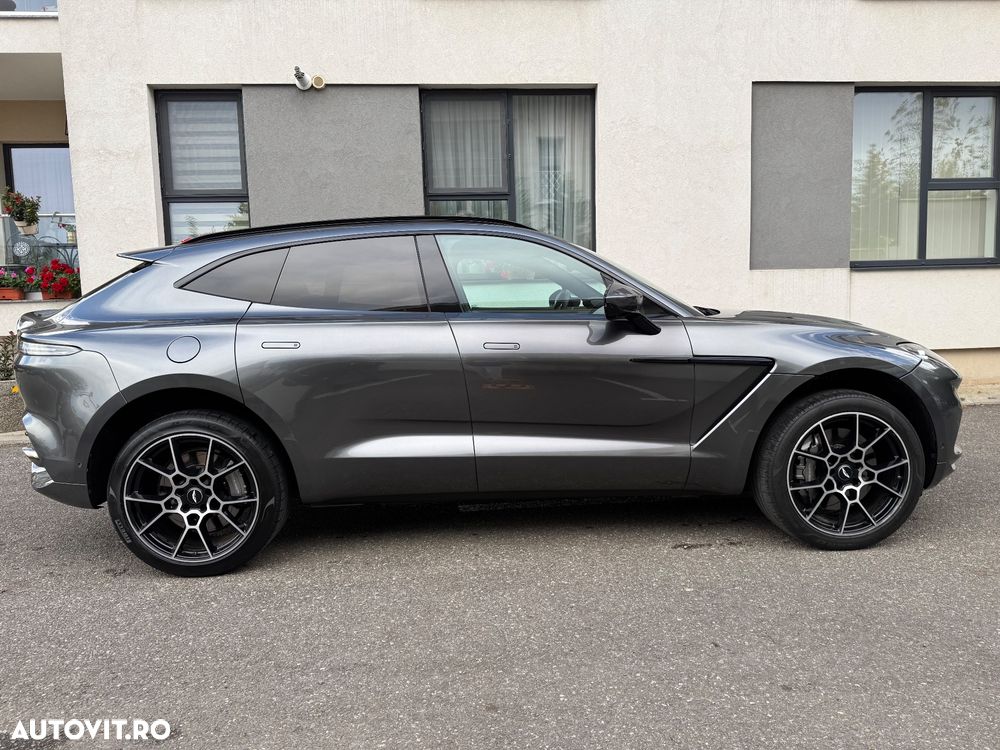 Aston Martin DBX - 6