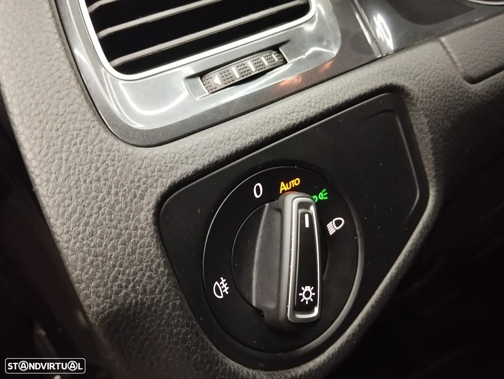 VW Golf Variant 2.0 TDi R-Line DSG - 17