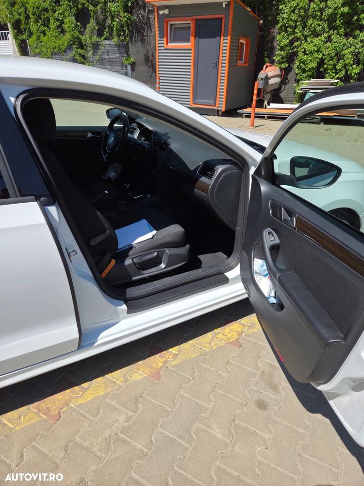 Volkswagen Jetta 2.0 TDI Comfortline - 10