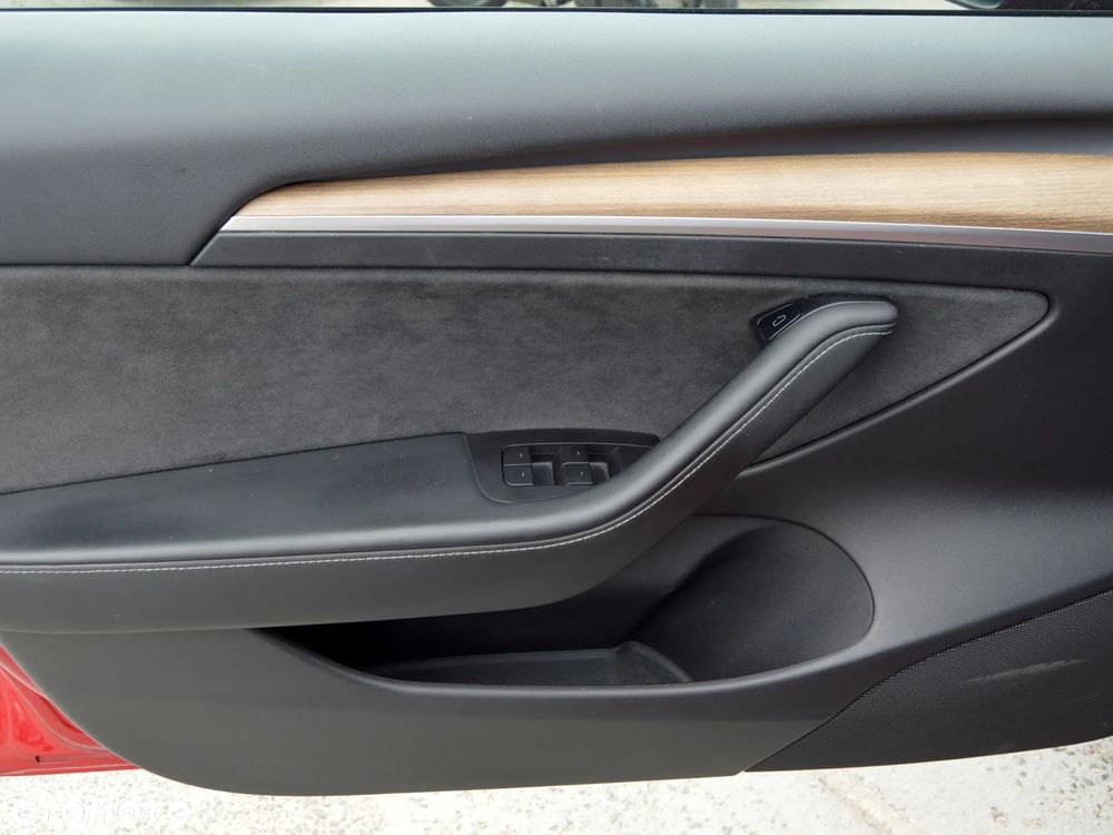 Tesla Model 3 - 11