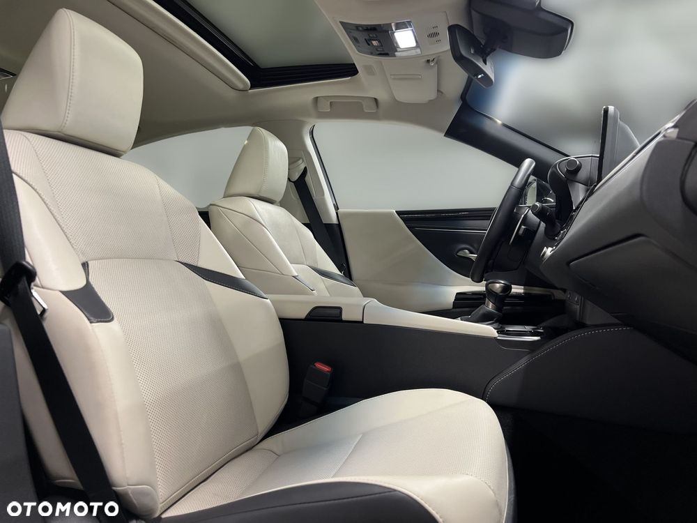 Lexus ES 300h Business Edition - 12