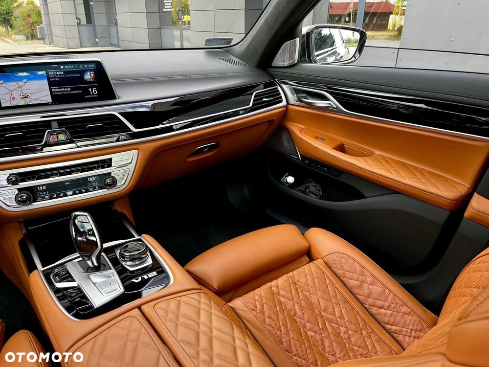 BMW Seria 7 M760Li xDrive - 24