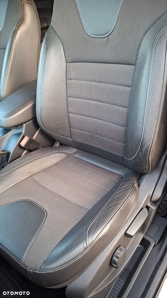 Ford Kuga - 10
