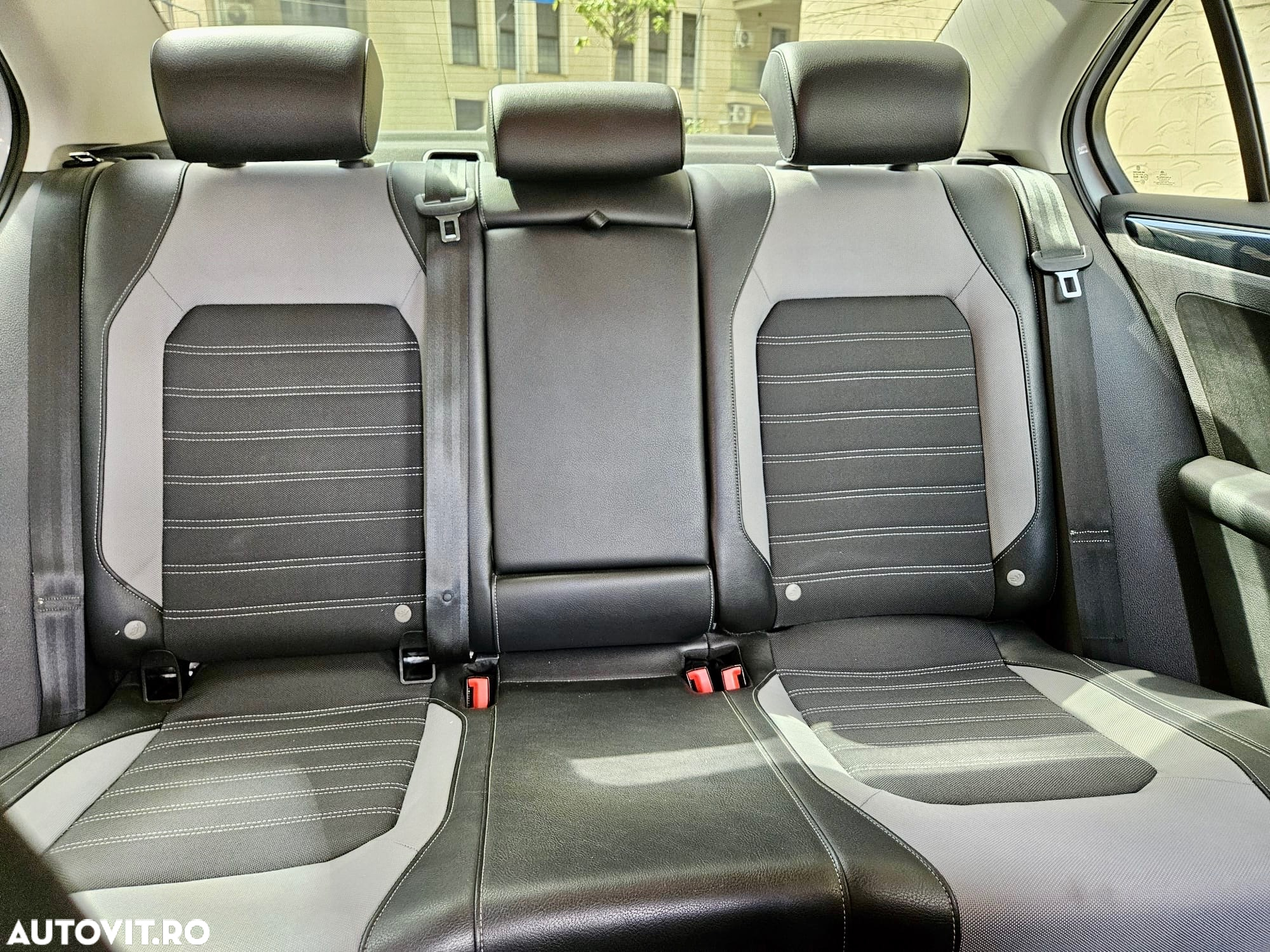 Volkswagen Jetta 2.0 TDI DSG Comfortline - 11